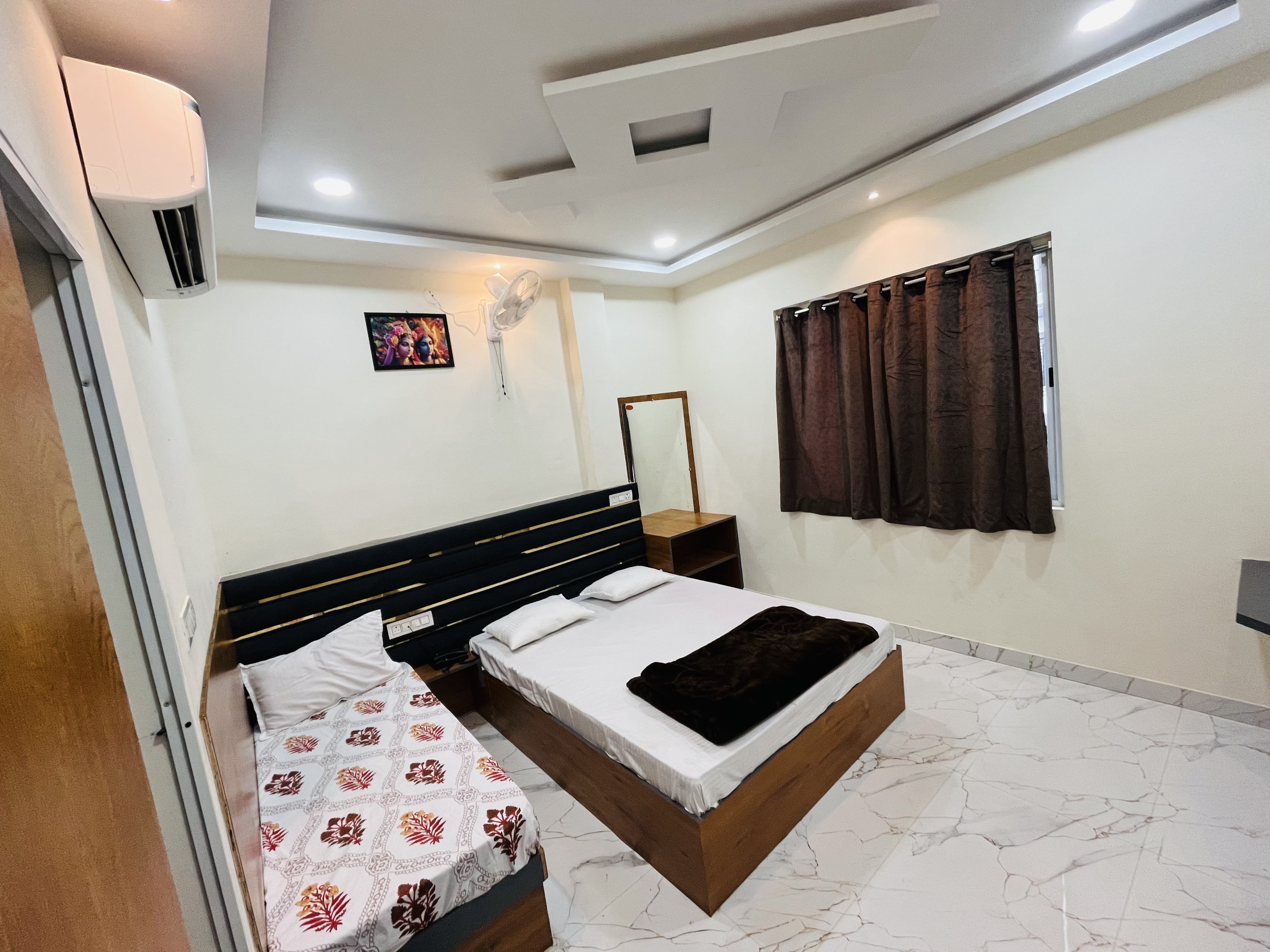 Hotel Aadi Shree Inn - Tap to explore photos