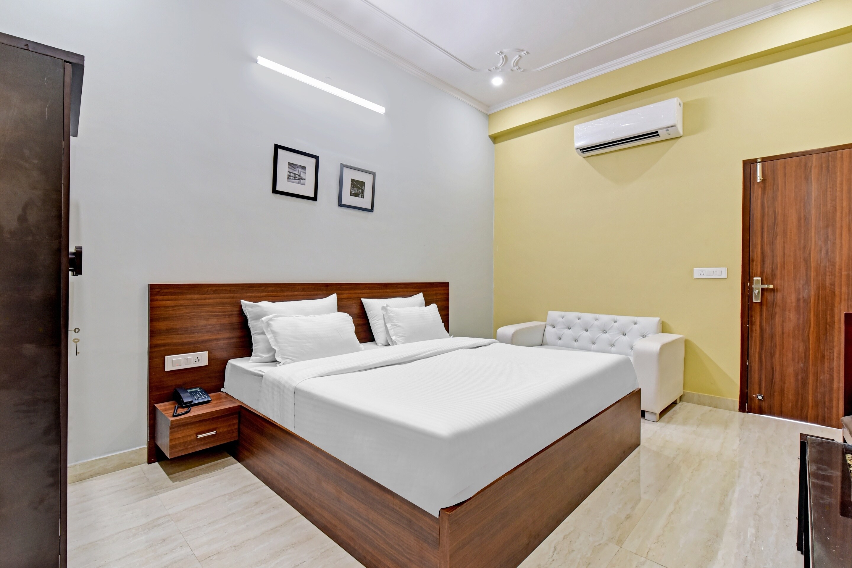 Hotel O Shri Ganesh - Tap to explore photos