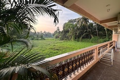 Aroha villa with pvt swimming pool, Gokarna