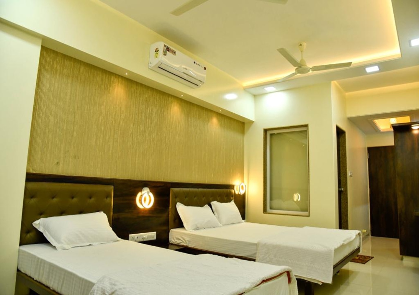 Hotel Ratnadeep - Tap to explore photos