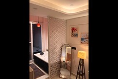 The Destiny stays Jacuzzi Sky View 1 Room, Gurgaon