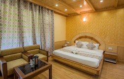 Luxury Rooms With Balcony