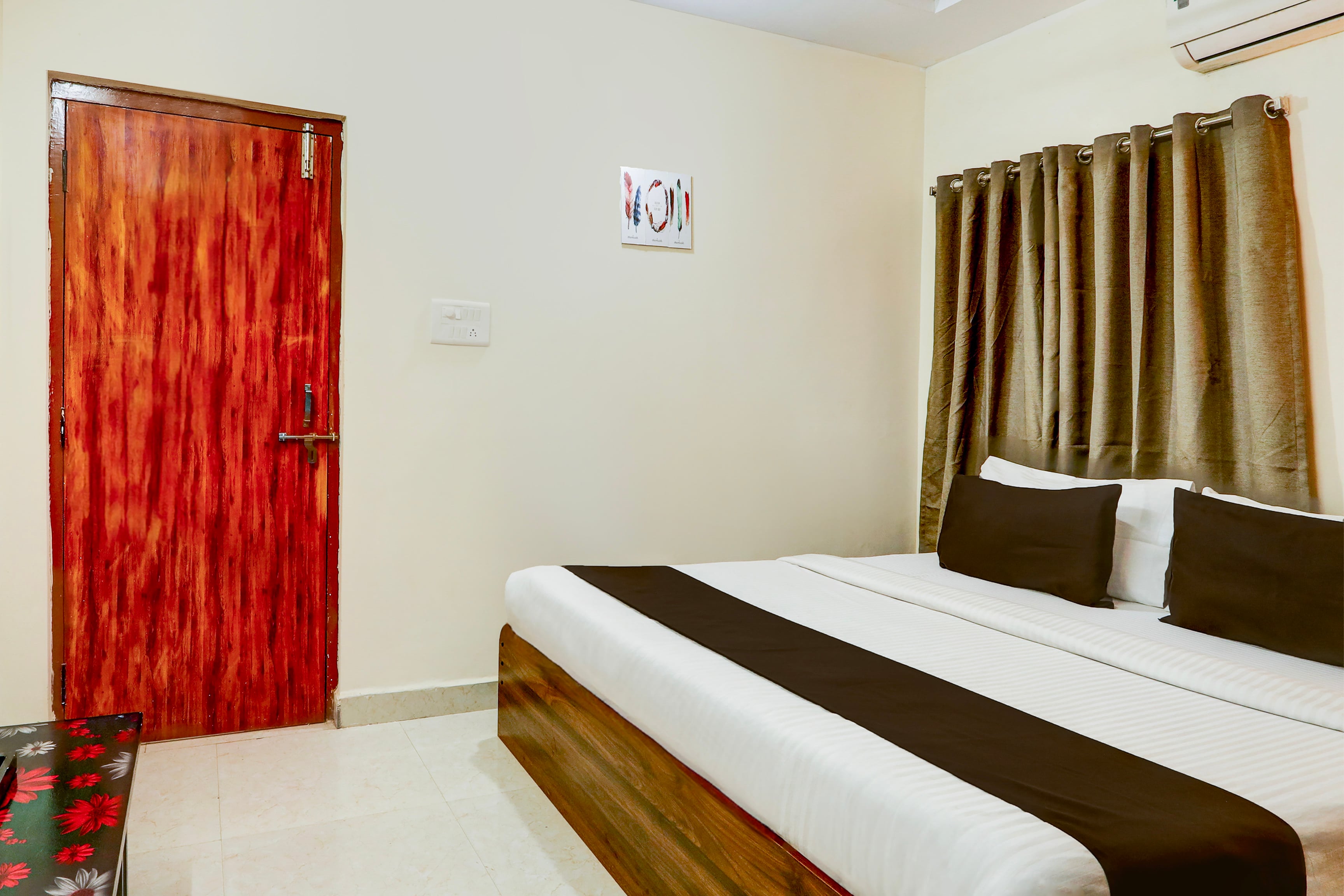Hotel O Vyb Hotels - Tap to explore photos