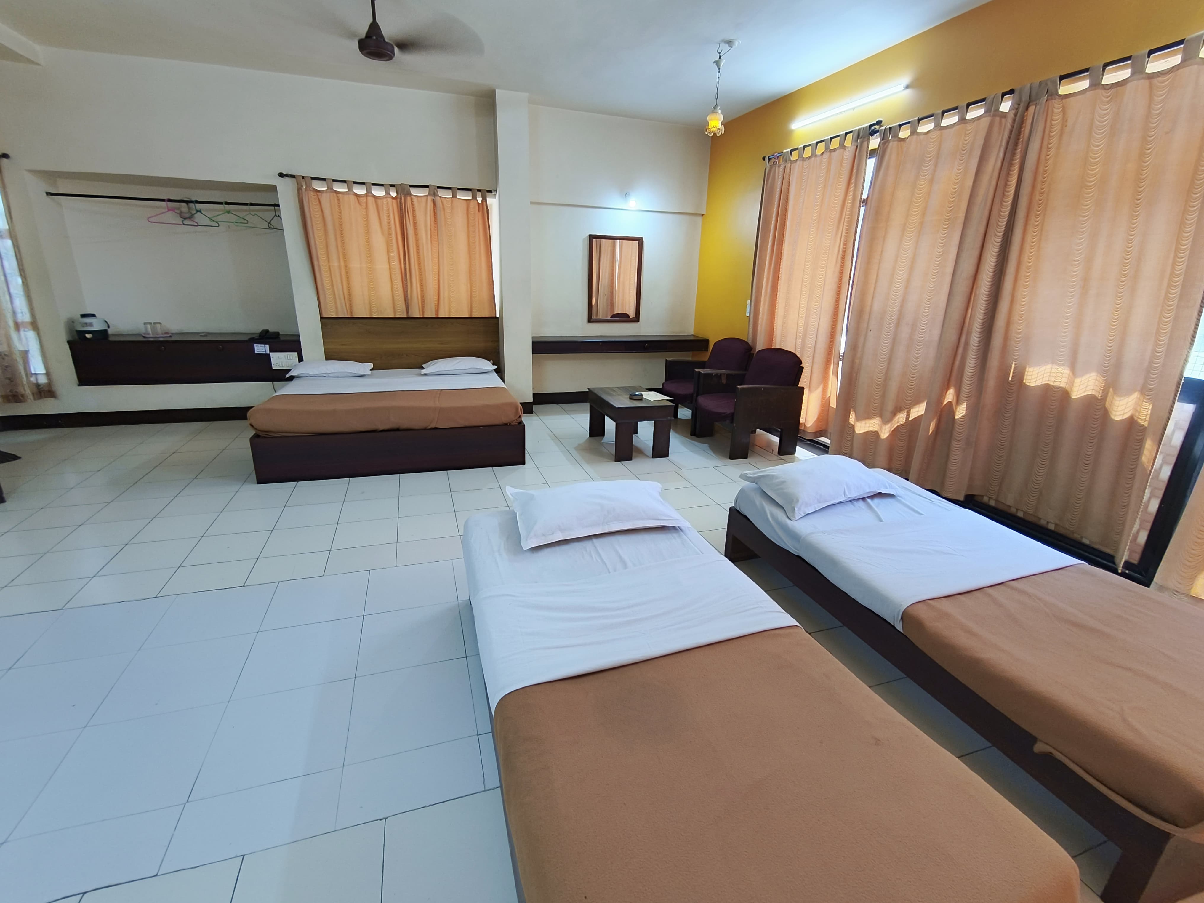 AC Family Room (4 BED) 1
