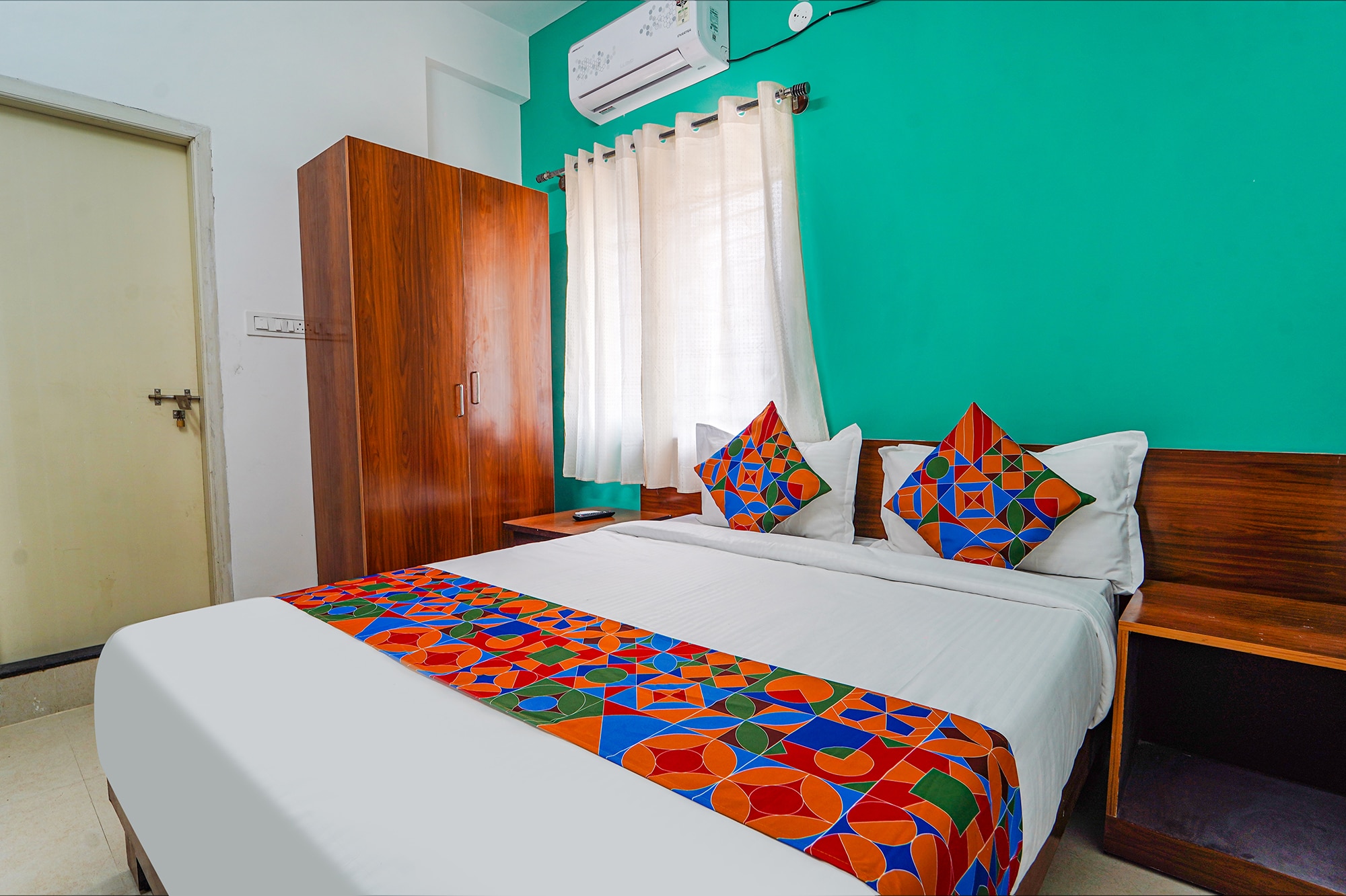 FabHotel Metro Suites - Nr. ESI Hospital - Tap to explore photos