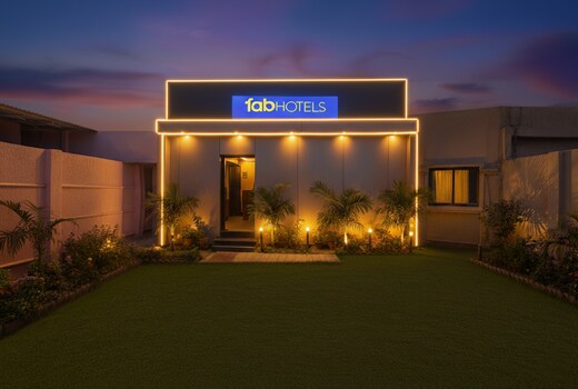 FabExpress Sumit Palace