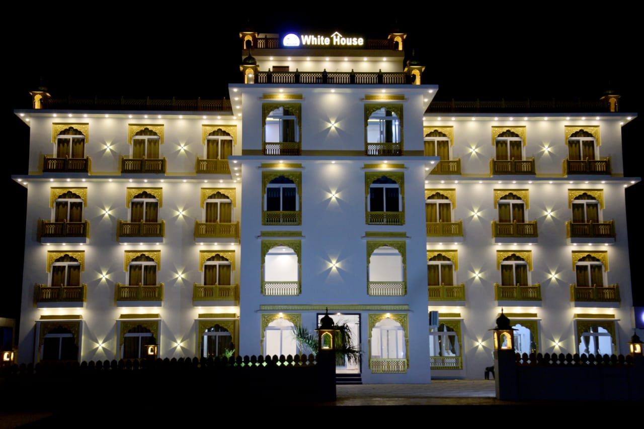 White House Resort - Tap to explore photos