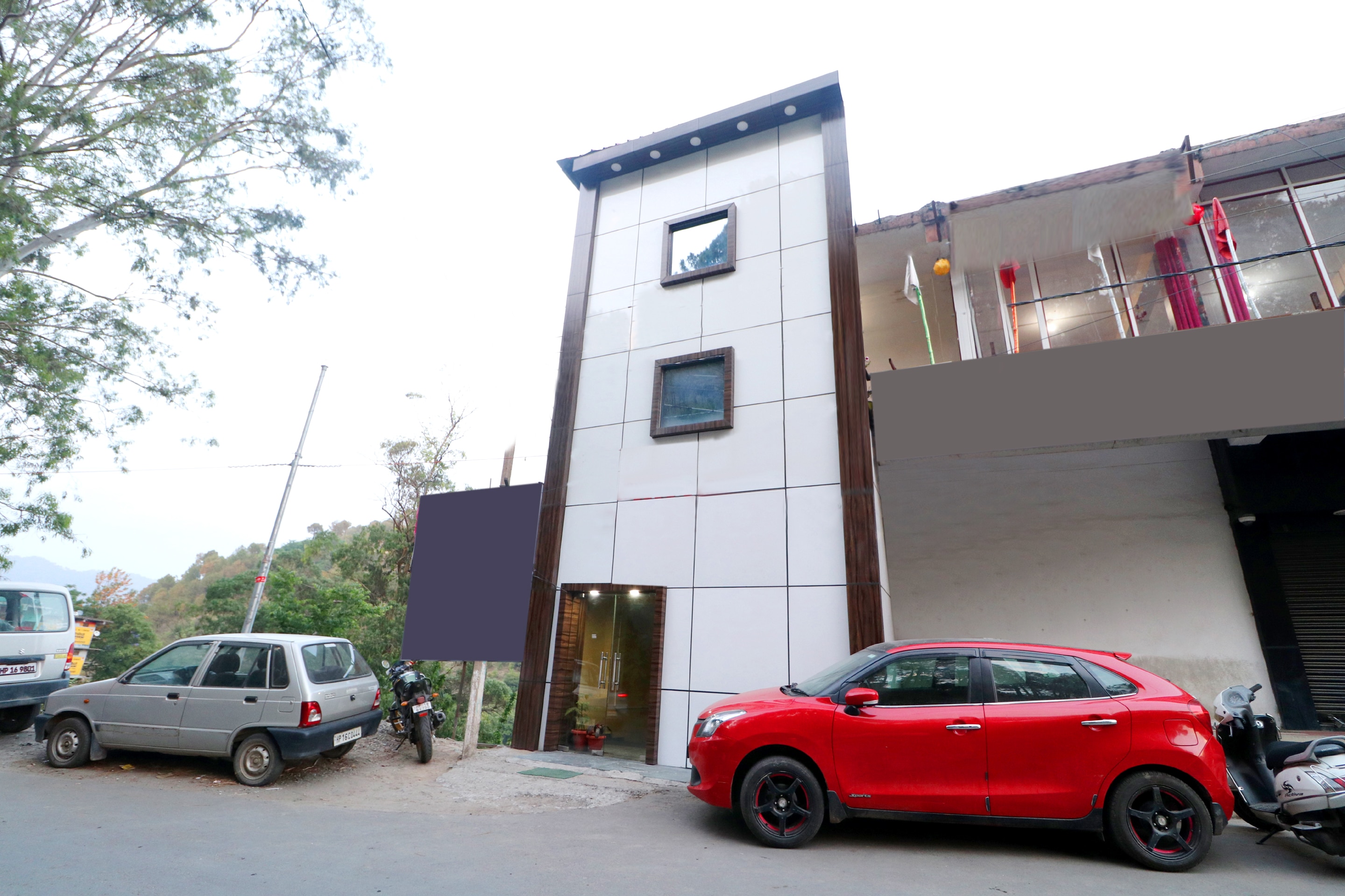 Hotel  Daulat Regency - Tap to explore photos