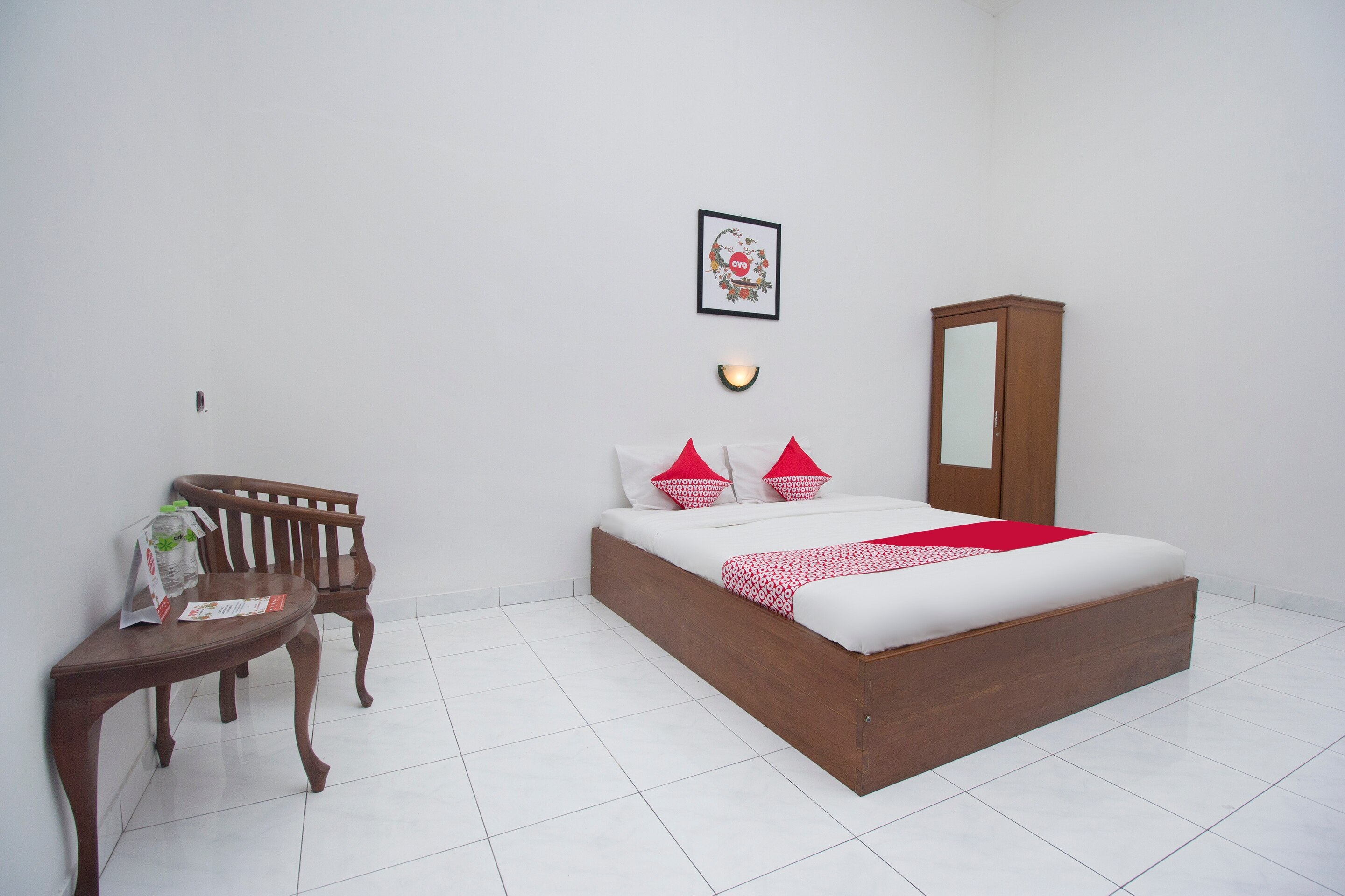Super OYO 759 Hotel Dewi Sri - Tap to explore photos