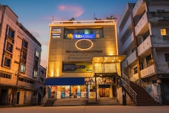 FabHotel Prime Adhirath Grand - 400m from Durgam Cheruvu Metro Station, Madhapur, Hyderabad
