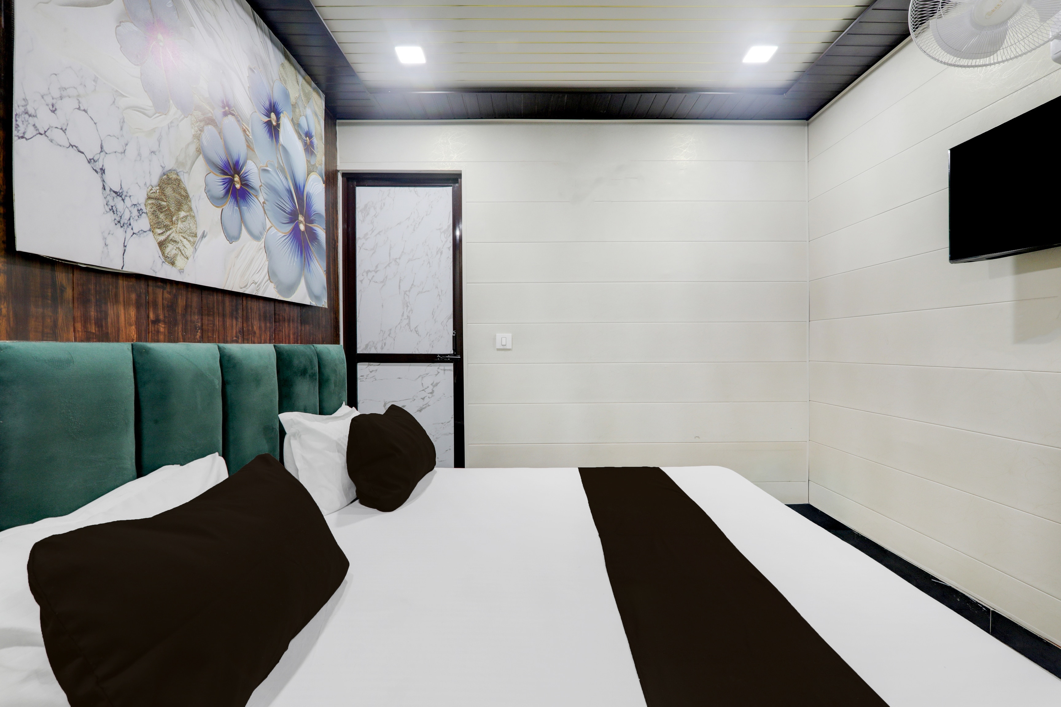 Hotel O Relax Stay Inn - Tap to explore photos