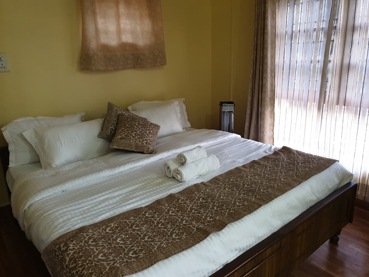 Whispering Woods Studio Apartment Kasauli - Tap to explore photos