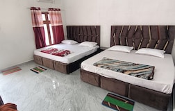Alias AC Deluxe Double Bedroom