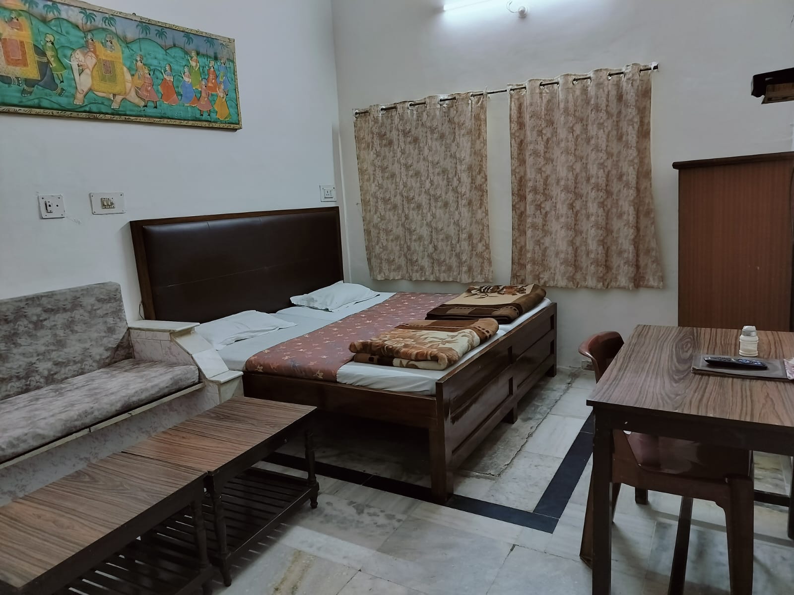 Hotel Rawat - Tap to explore photos