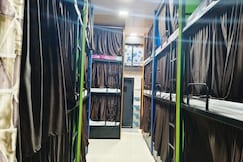 Rameshwar AC Dormitories Near Mumbai Airport, Mumbai