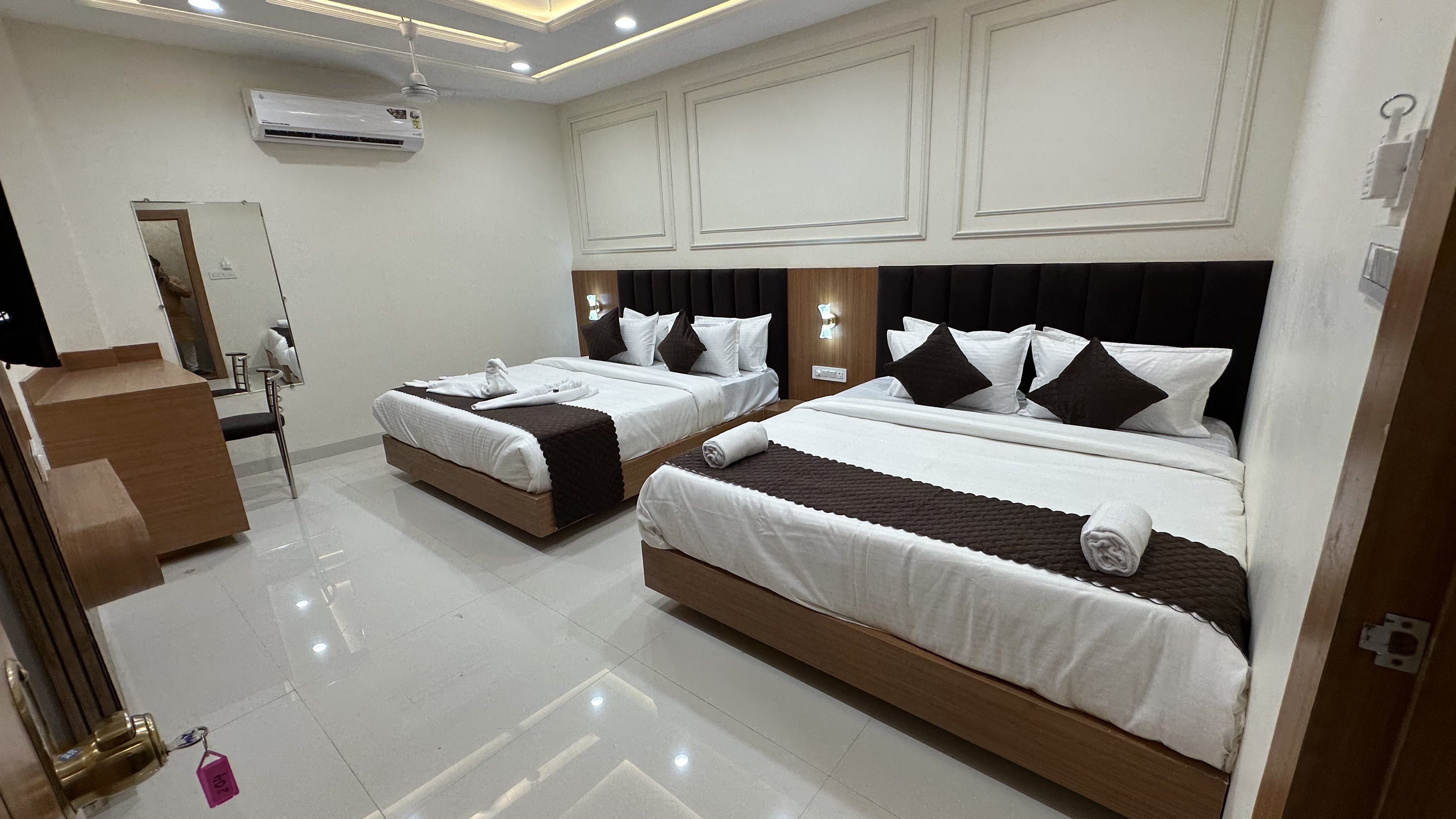 Hotel Neha Palace - Tap to explore photos