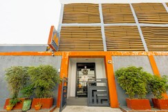 Metro Deluxe Residences, Metro Manila