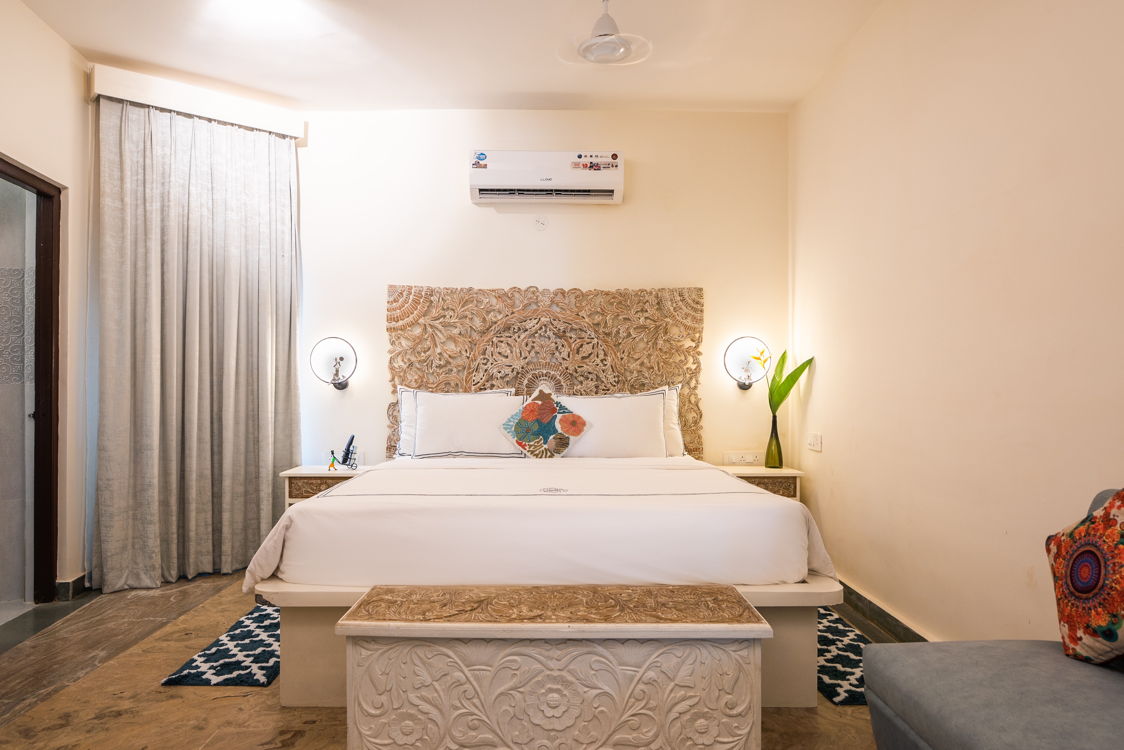 Sashas Holiday Village - Tap to explore photos