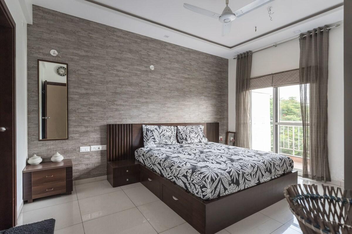 Indigo Apartment by Red Olive|3BHK|Pool|Nr Manyata - Tap to explore photos