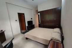 5 10 Mins from MG road UB city Commercial Street, Bangalore