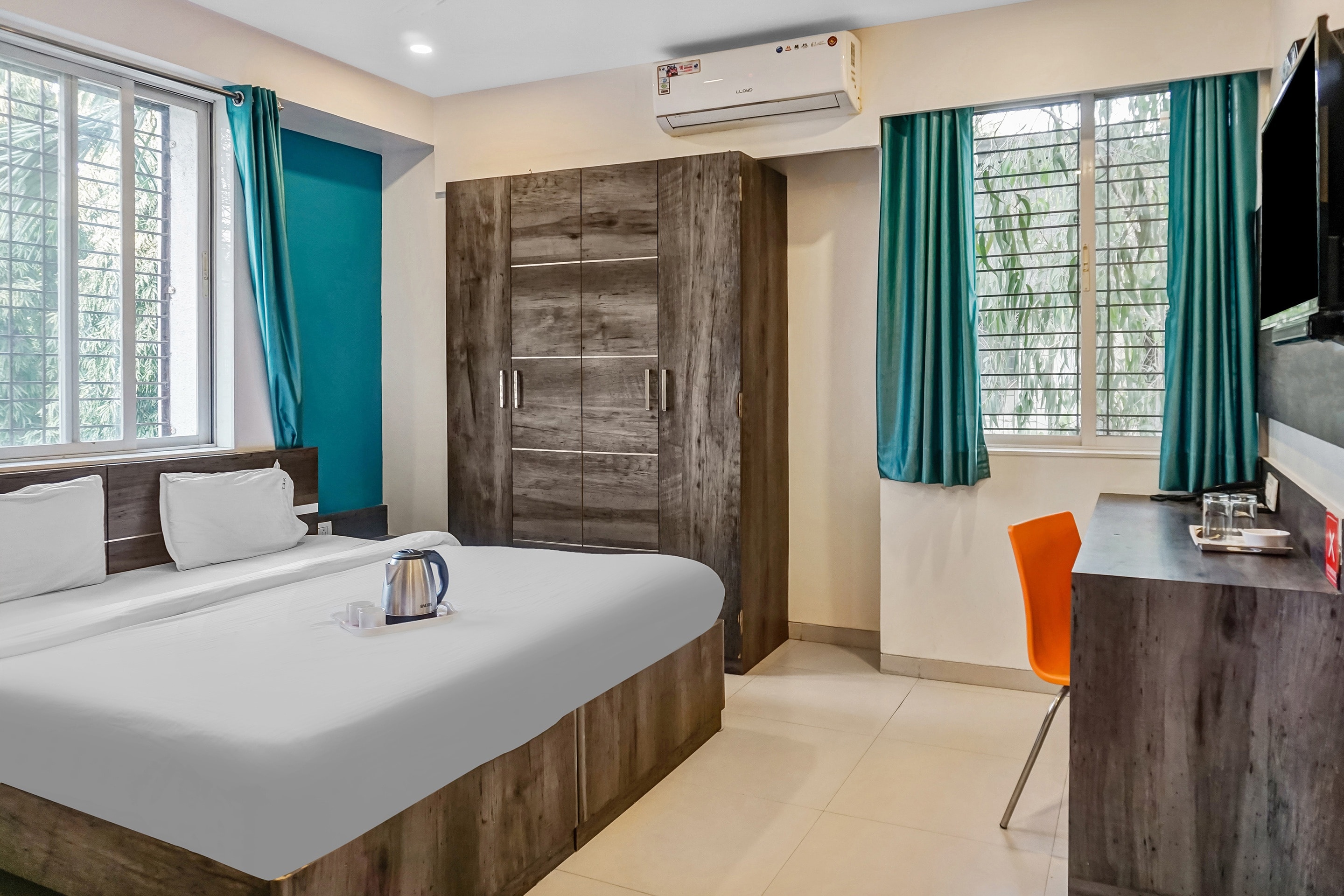 Super Townhouse The Upper Room Near Pune Airport - Tap to explore photos