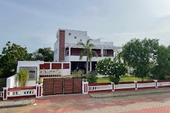 Close to Beach Pool TT Lawn Croc Villa 3BHK pet, Chennai