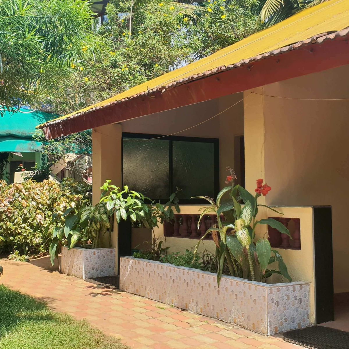 Sunset Cottages Baga Goa Goa Inr 885 Off 1 8 0 0 Resort