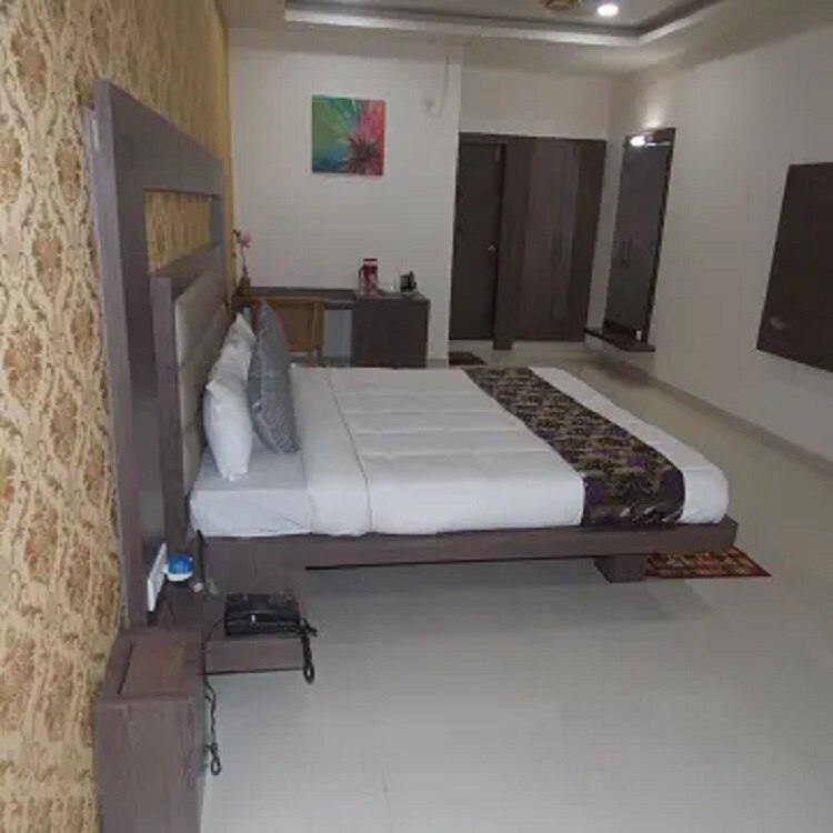 One BHK Spacious Private AC Villa - Tap to explore photos