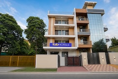 FabHotel Sapphires, Noida