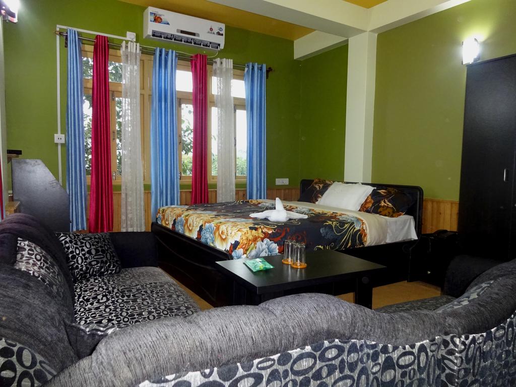 Hotel Chulyang - Tap to explore photos