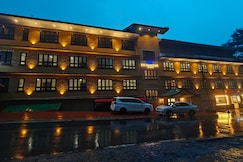THE MANSAROVAR HOTEL AND BANQUET, Phadamchen