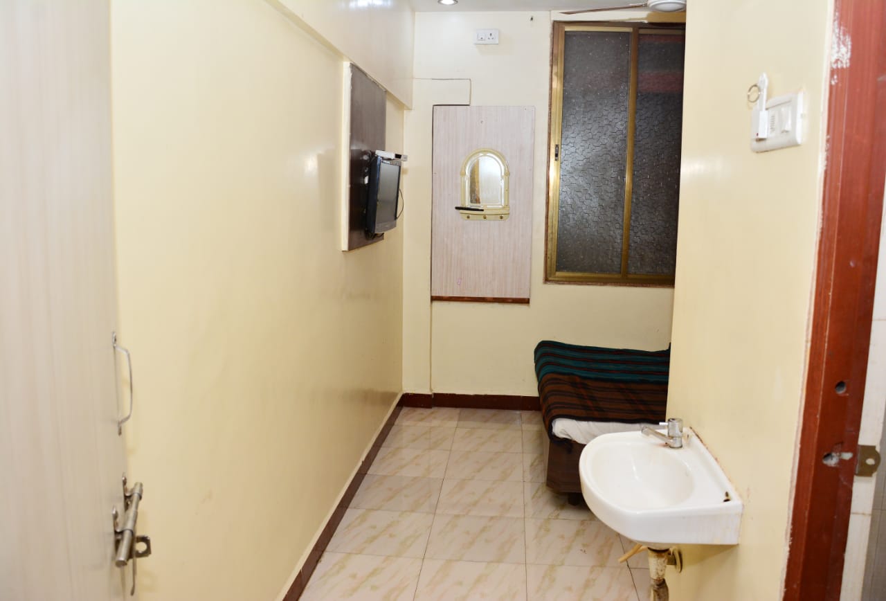 HOTEL DWARKAMAI 3