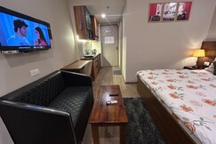 Luxury Stay for Solo/Couple/Triple Near Expo Mart, Dadri