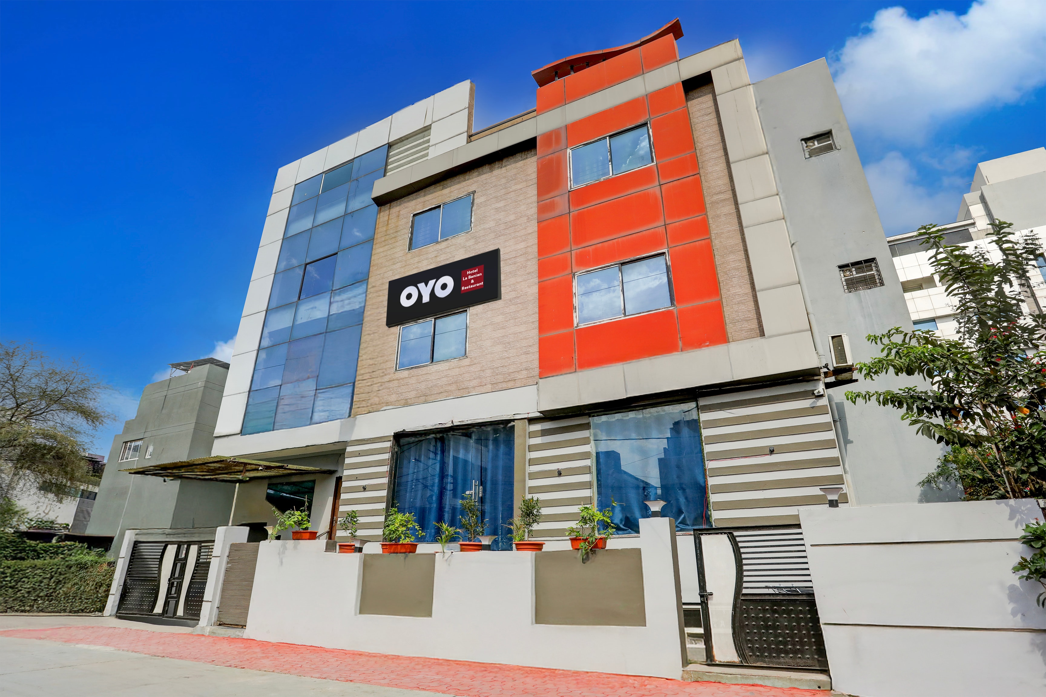 Super Hotel O La Banian Hotel & Restaurant - Tap to explore photos