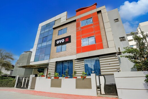 Hotel O La Banian Hotel & Restaurant