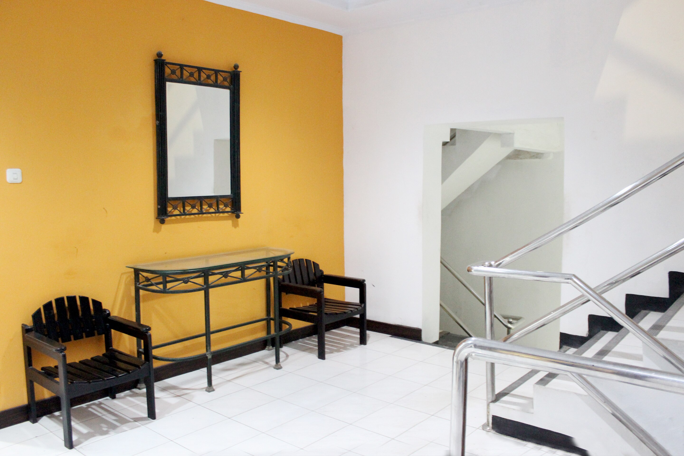 Oyo 131 New Mg Hotel Indonesia Jakarta At Idr 35 Off 37