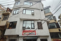 Hotel The Cliff Lodge, Jammu