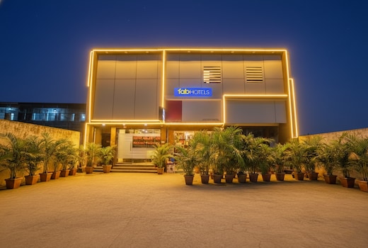 FabHotel Galaxy Inn - Nr. MIDC Andheri