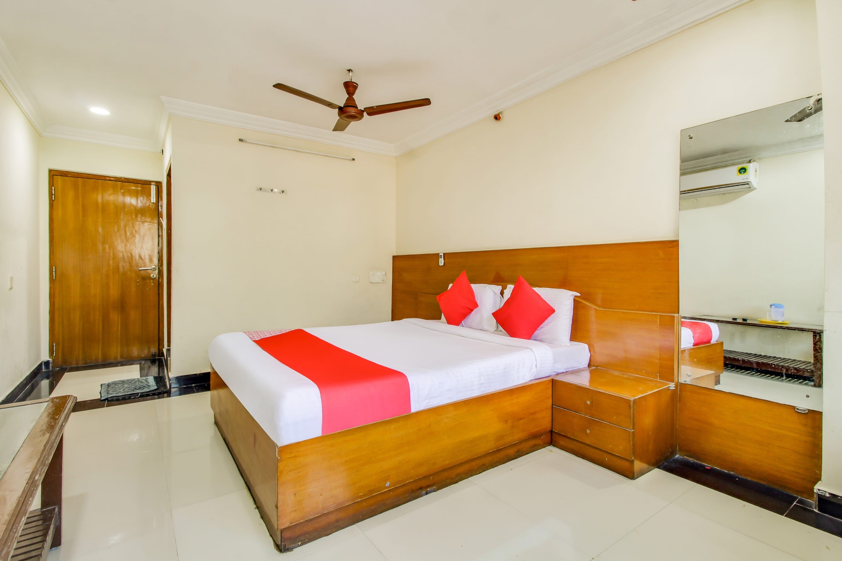 Hotel O Srinivasa Residency - Tap to explore photos