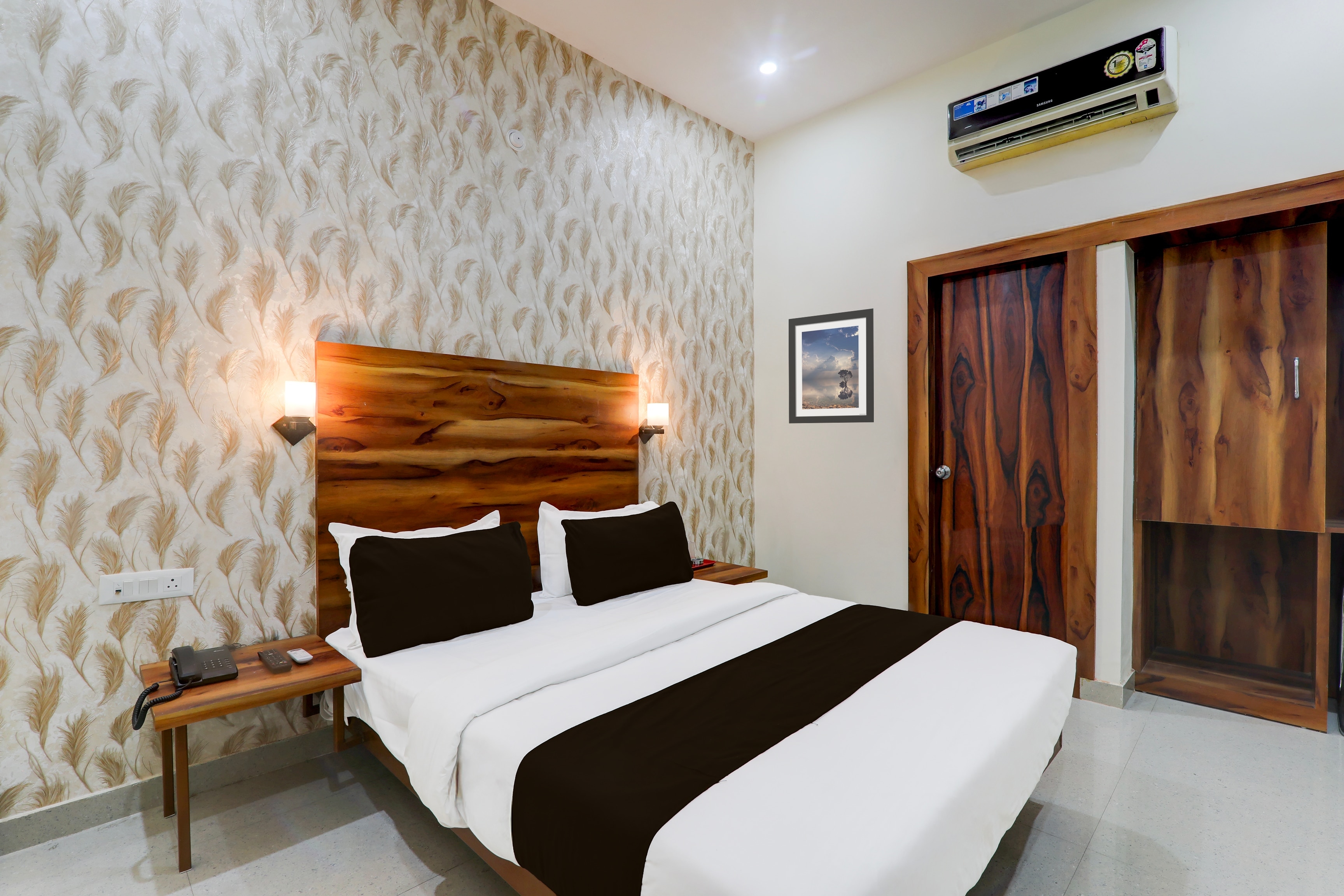 OYO 830609 HOTEL SHIMLA GRAND - Tap to explore photos