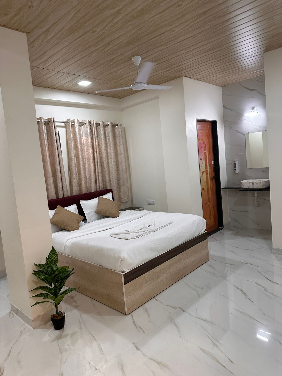 Visawa Guest House - Tap to explore photos