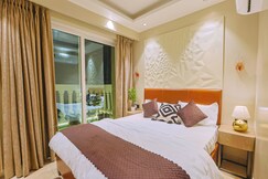 Dreamy Era Suites Luxury Stay near Gaur City, Dadri