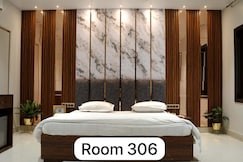 Hotel Prateek Plaza, Sadulshahar