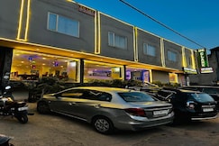 Hotel De Clark @ Delhi Airport with Free Parking, Delhi