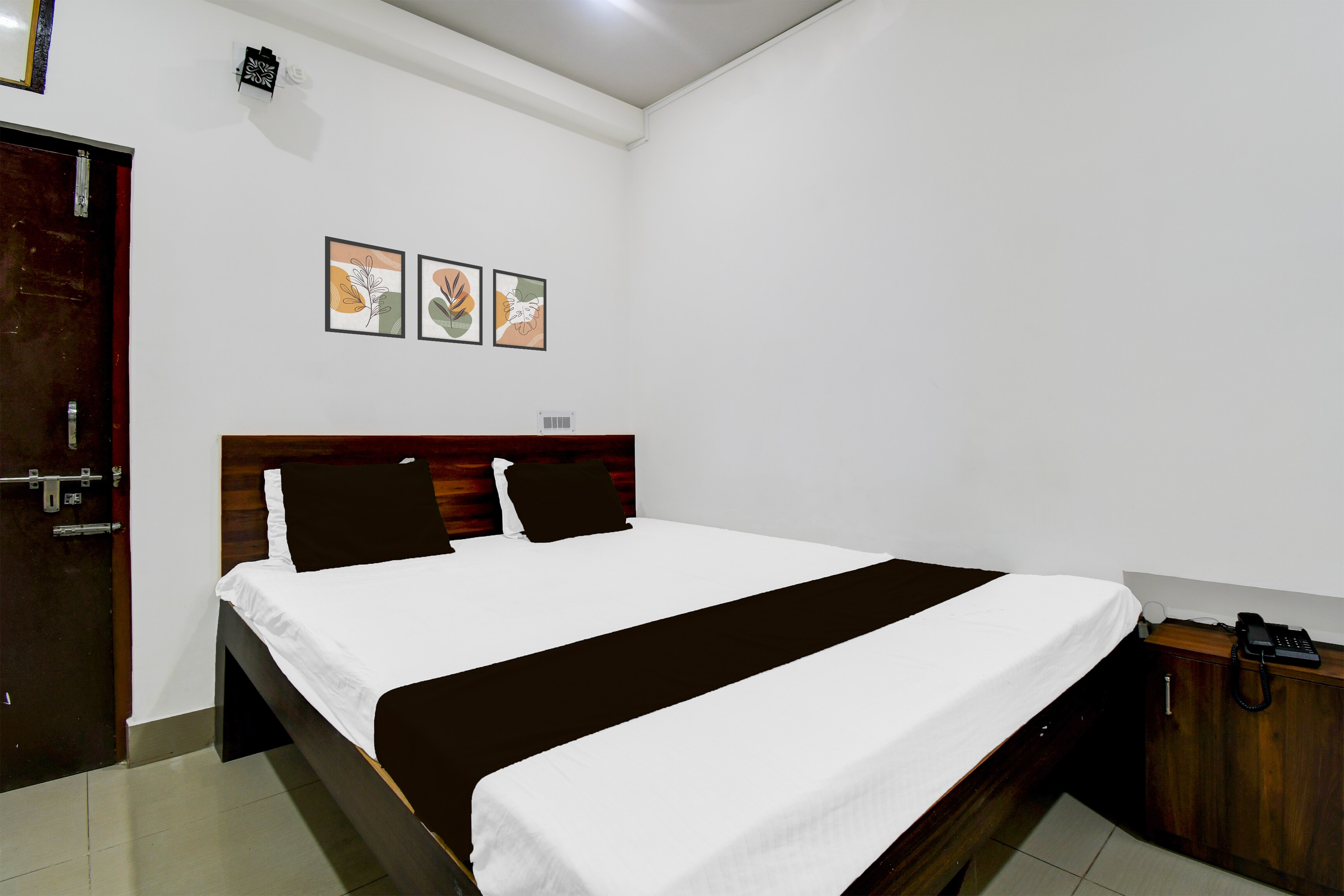 Super Hotel O Bolpur Shantiniketan Railway Junction Formerly Ashima Resort - Tap to explore photos