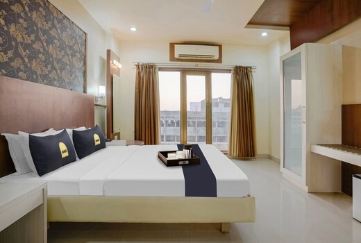 Super Townhouse OAK Hotel Devanshi Inn