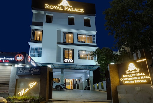 Townhouse Royal Inn