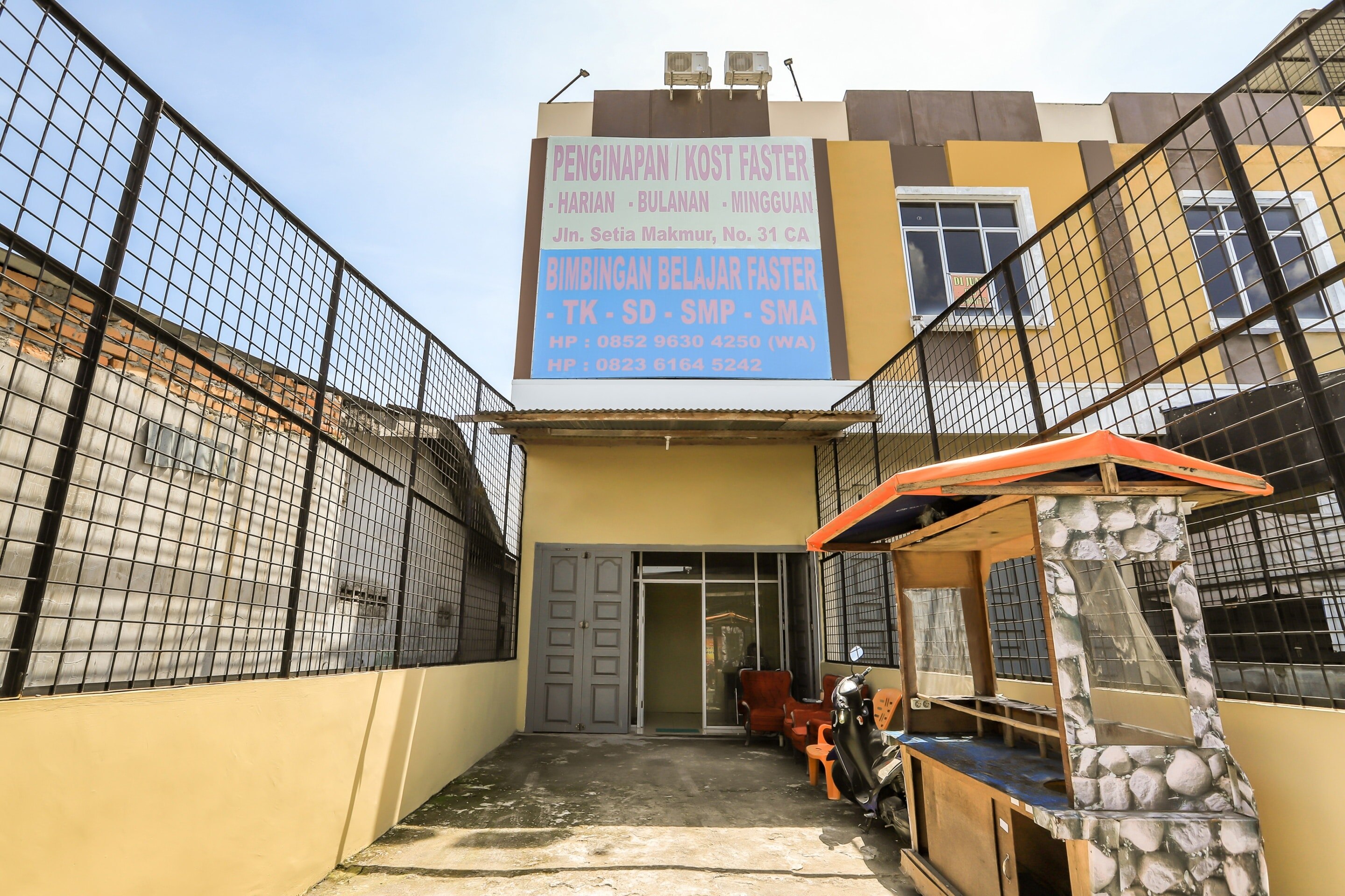OYO 90009 Faster Inn 1 - Tap to explore photos