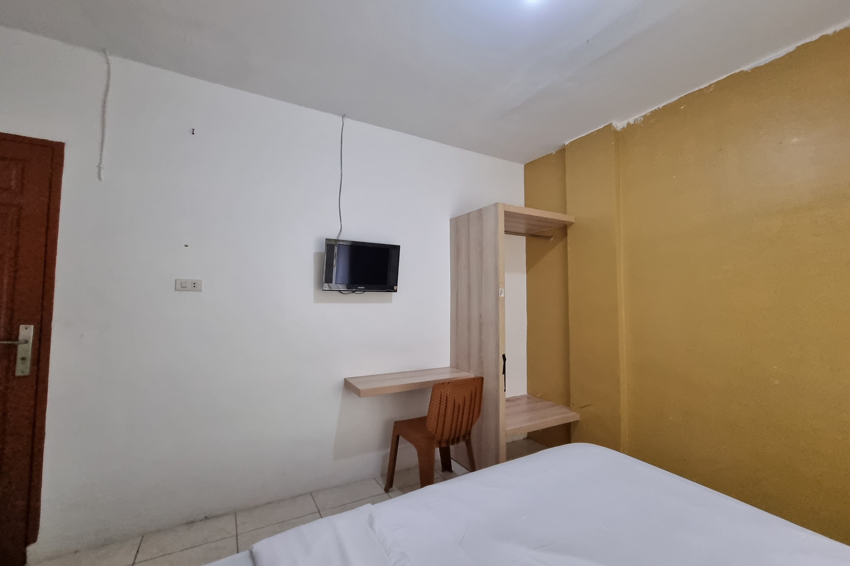 OYO 93493 Wira Residensia Syariah - Tap to explore photos