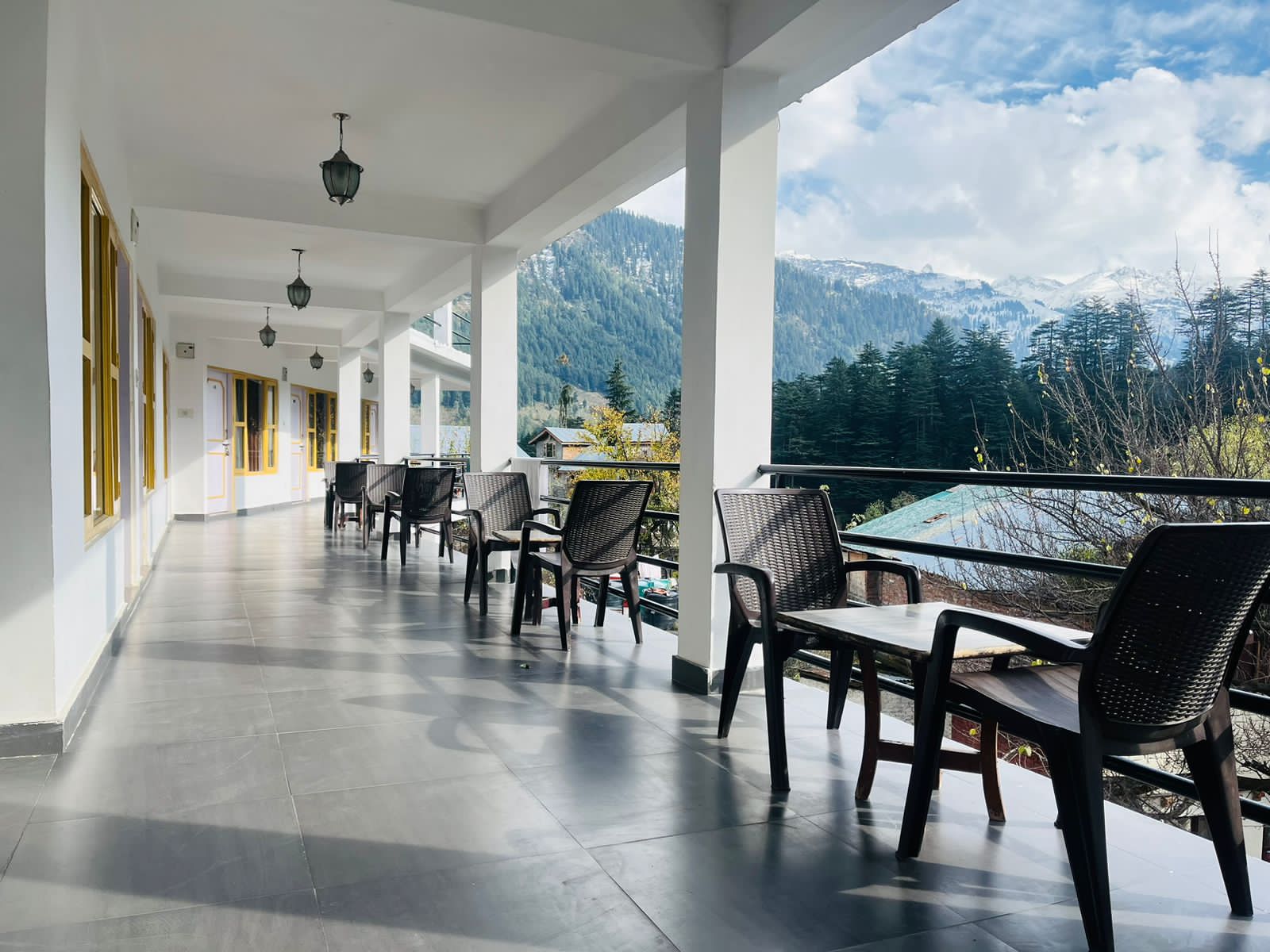 Raju's Palace - Old Manali - Tap to explore photos